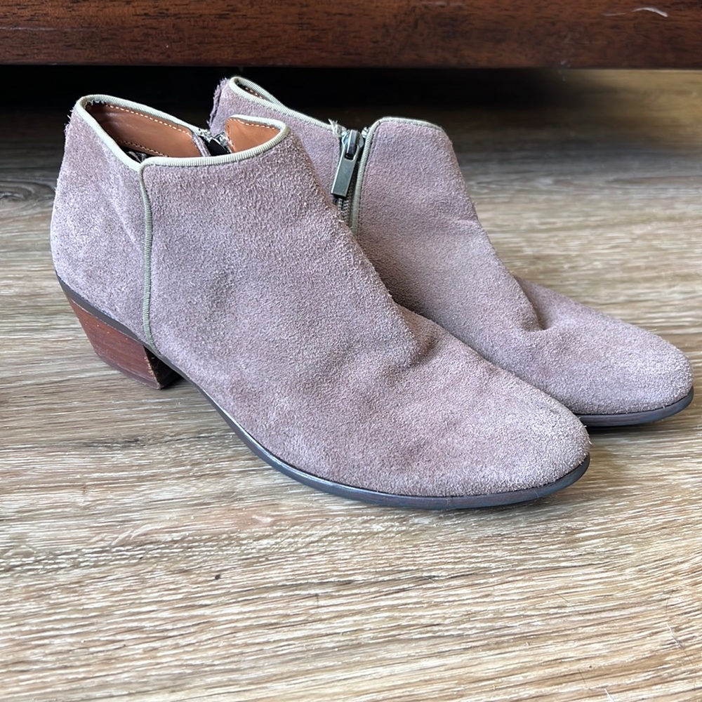Pink/purple suede crown vintage size 8.5 bootie